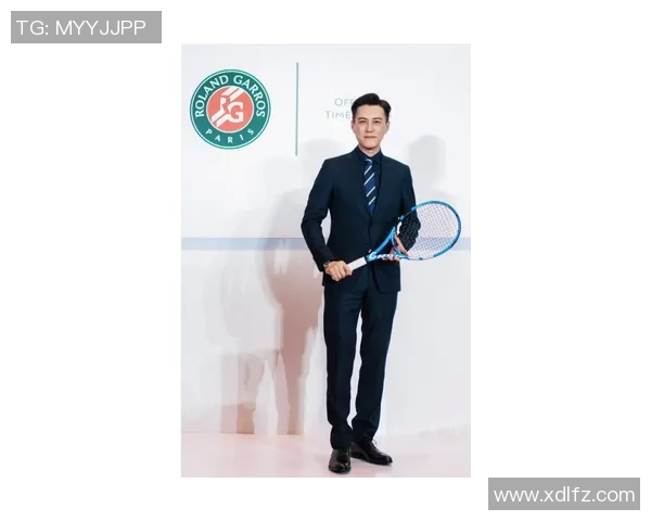 足球明星优雅西装造型展现魅力风范引领时尚潮流